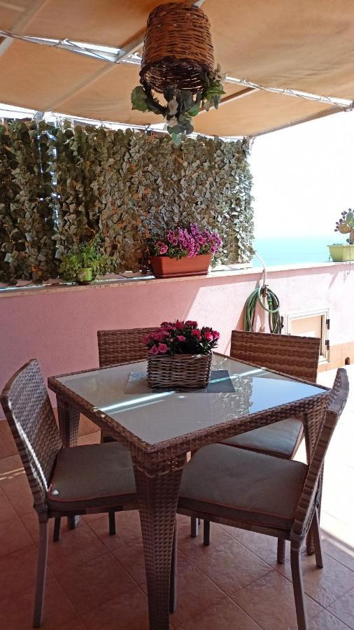 La Petite Maison Aci Castello Exteriör bild