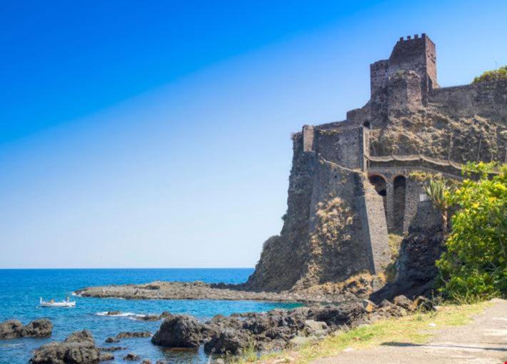 La Petite Maison Aci Castello Exteriör bild