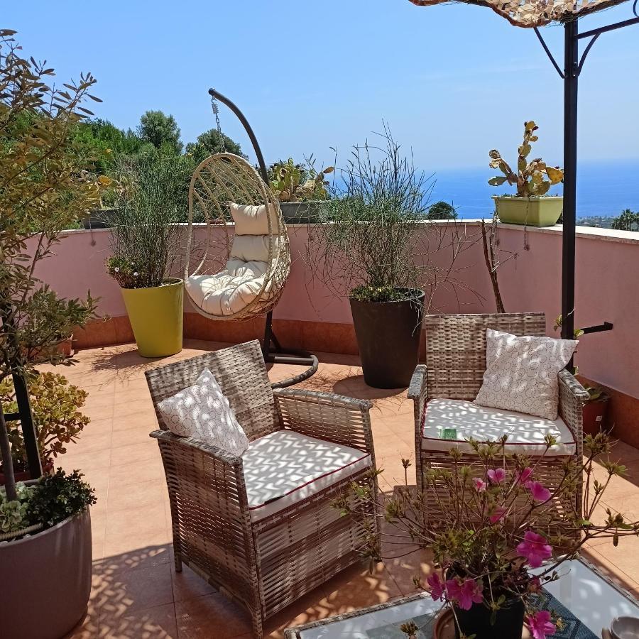 La Petite Maison Aci Castello Exteriör bild